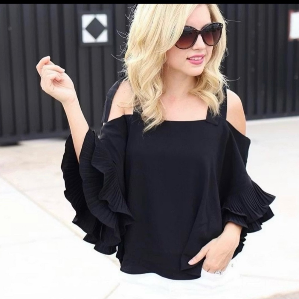 Gianni Bini Black Ruffle Sleeve Blouse Size: Small Excellent Condition